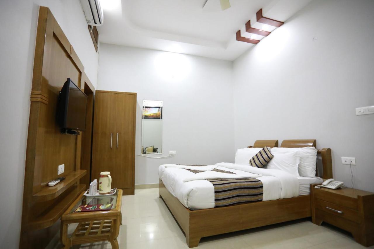 Hotel Krishna Ji Haridwar Bagian luar foto