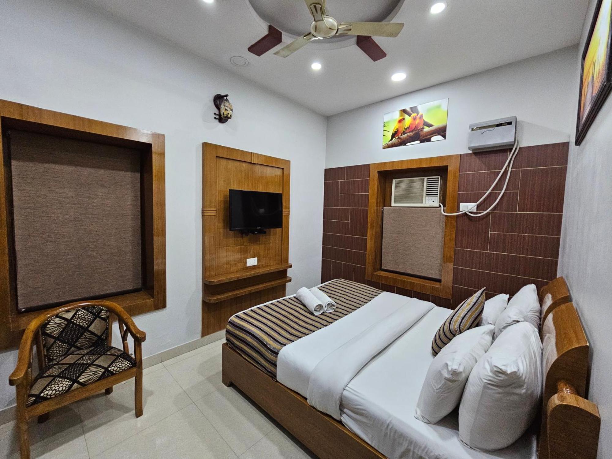 Hotel Krishna Ji Haridwar Bagian luar foto
