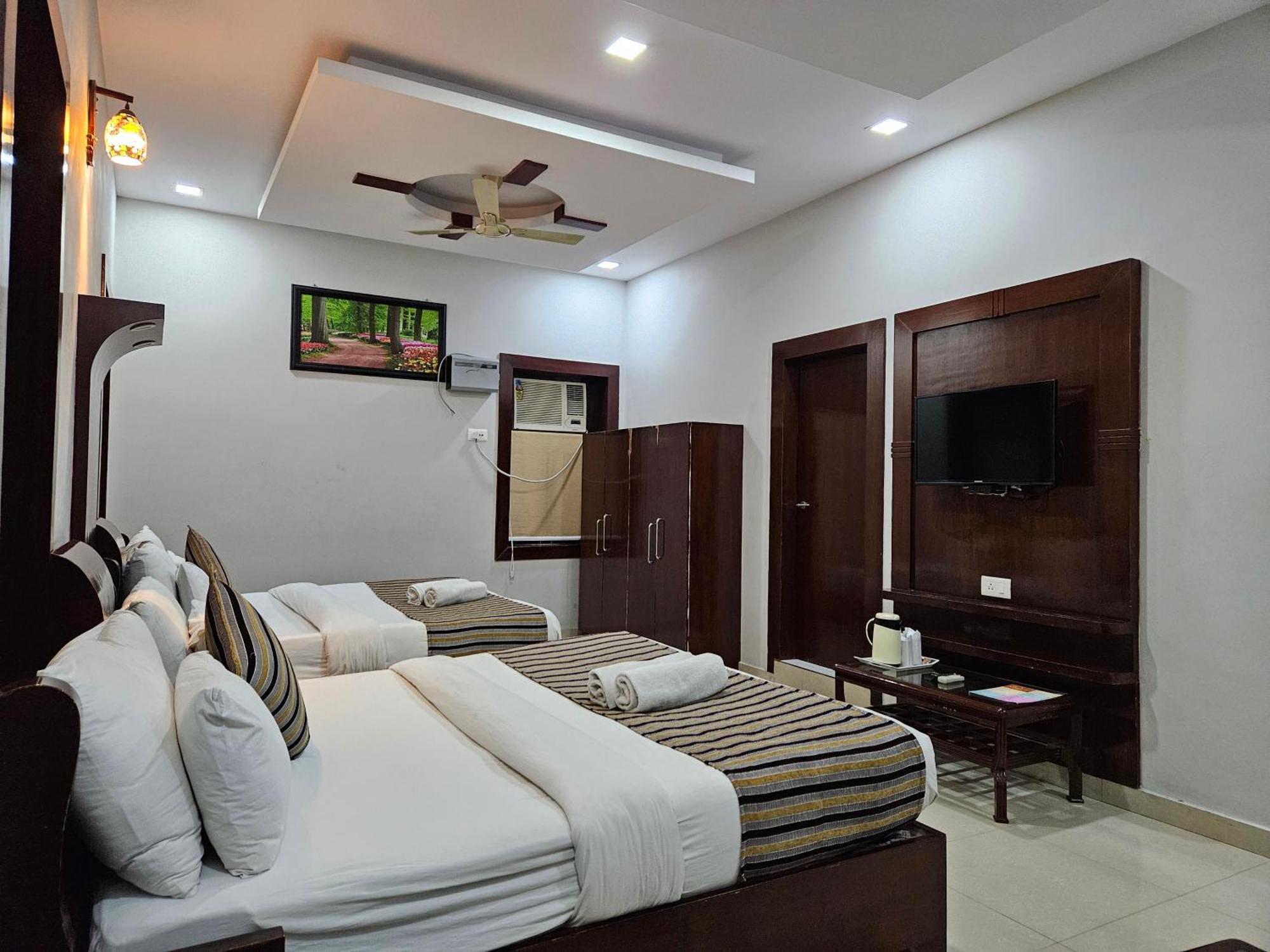 Hotel Krishna Ji Haridwar Bagian luar foto